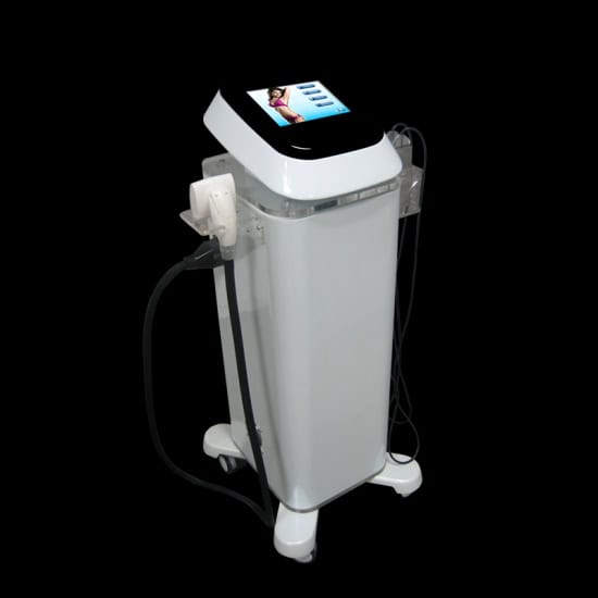 Изображение, демонстрирующее аппараты для удаления жира с радиочастотной кавитацией Top Beauty Lipo на гладком черном фоне.