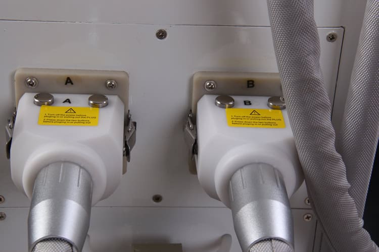 Yağ Dondurucu Profesyonel Güzellik Makinesi Fabrikası Cryo Cool Lipo Buz Makinesinin iki kablo takılı olarak yakından görünümü.