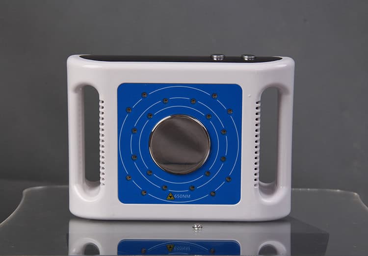 작은 미니 Lipo 레이저 캐비테이션 바디 슬리밍 셀룰라이트 제거 지방흡입 기계가 유리 표면 위에 놓여 있습니다.