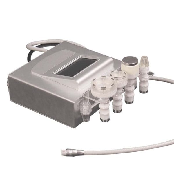 Un traitement portable par radiofréquence par cavitation RF avec une machine à lumière infrarouge RF de 5 M avec deux tuyaux qui y sont attachés, utilisant la technologie par radiofréquence pour le traitement par cavitation RF.