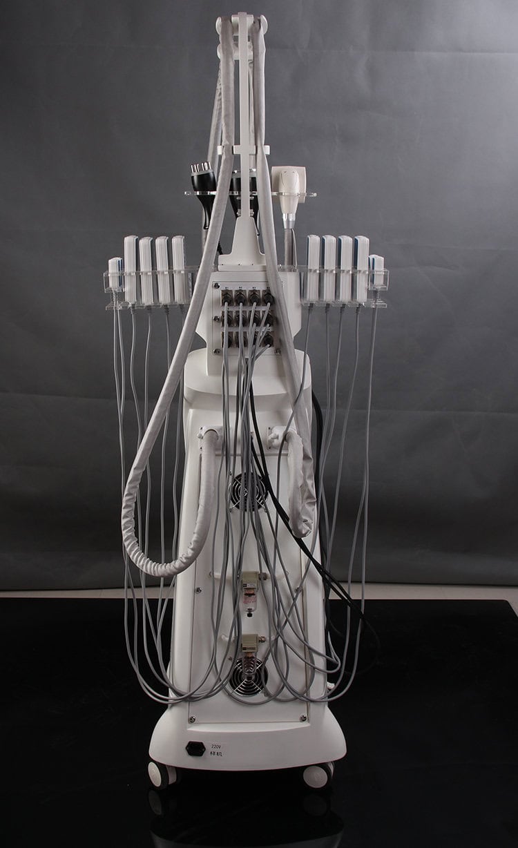 Ein Bild einer Velashape-Maschine zur Cellulite-Reduzierung durch Radiofrequenzen und Lipokavitation mit Vakuumtherapie, die Radiofrequenzen verwendet, um Cellulite zu reduzieren und Fett aus dem Körper zu entfernen.