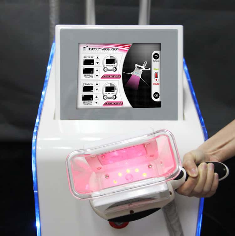 Henkilö pitää kädessään Beauty Machines -jakelijoiden kaksikahvaista Cryolipolys Cryo -jäähdytyslaitetta, jossa on vaaleanpunainen valo.
