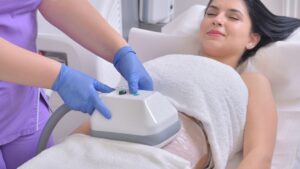 High-tech body contouring treatment for skin tightening and fat reduction at Sinocomfort. Patients experience a comfortable, non-invasive procedure with noticeable results.