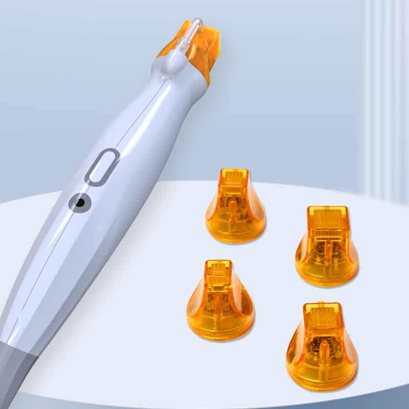 Máy làm đẹp vi kim RF Fractional, có thân máy màu trắng bóng bẩy và đầu kim màu cam, được hiển thị với bốn đầu nối bổ sung trên nền trắng-xanh.