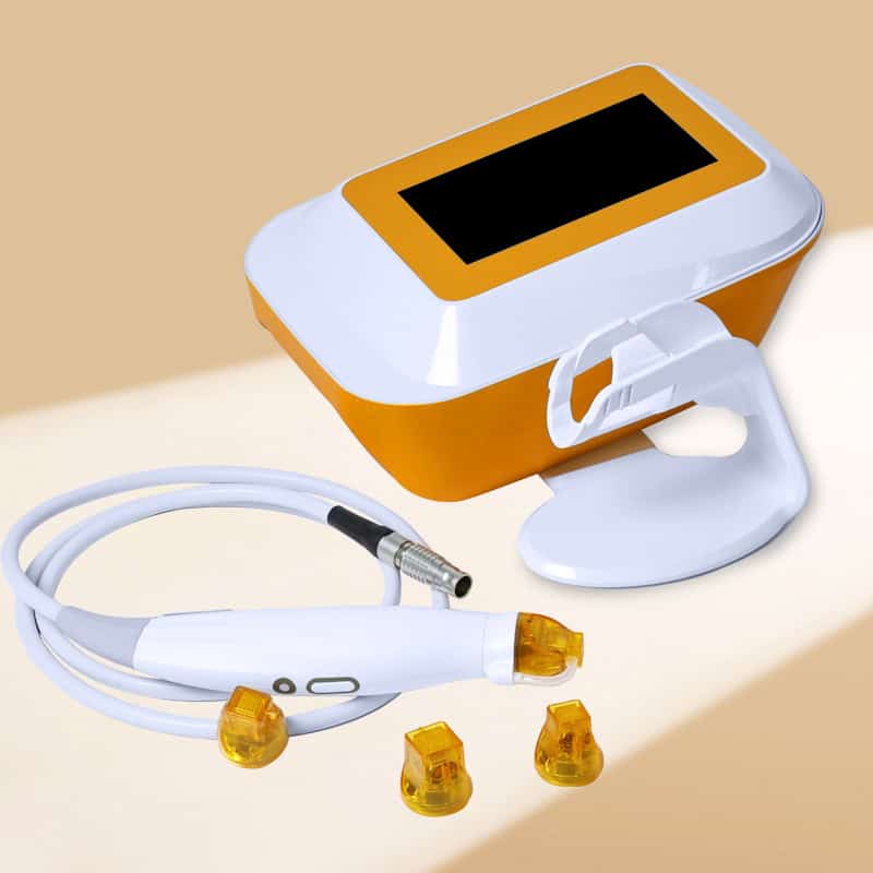 Làm quen với Máy trẻ hóa da vi kim RF Fractional: thiết bị màu vàng và trắng có màn hình, đầu kim và 3 vòi phun dành cho các trung tâm làm đẹp.